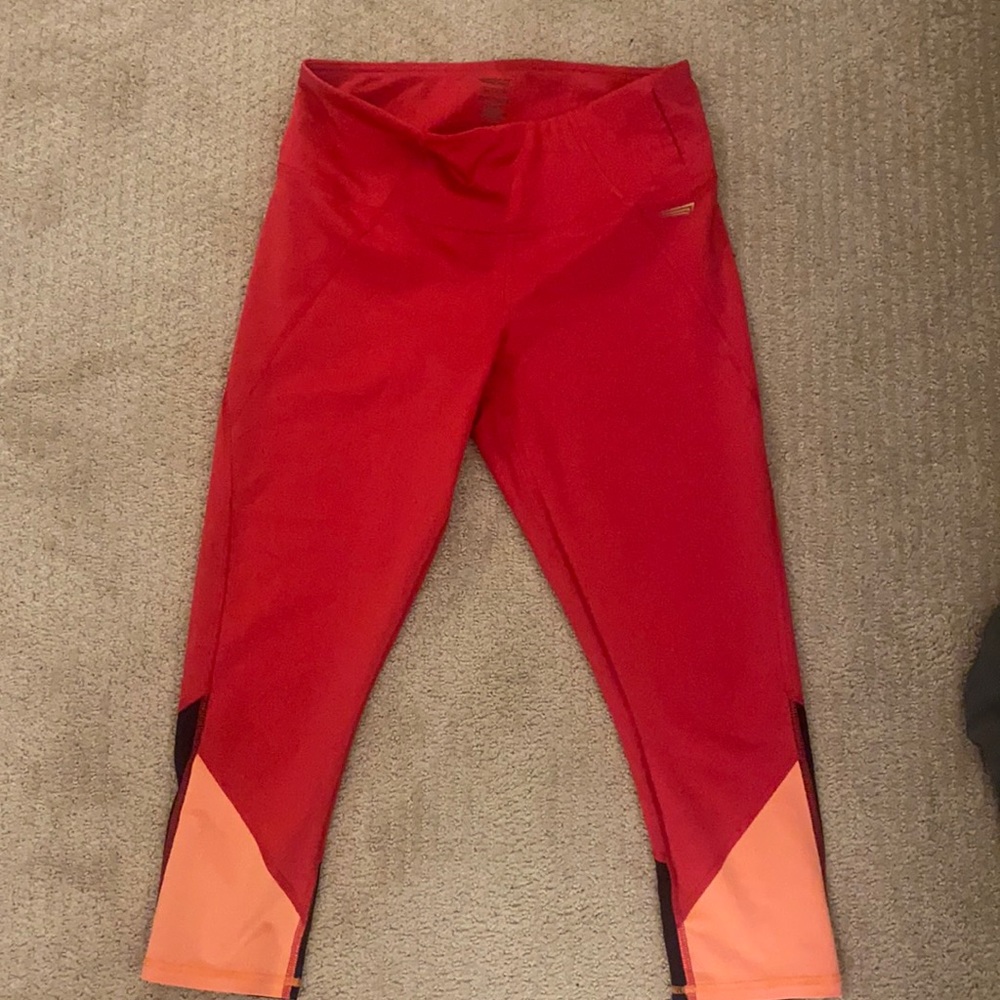 Copper Fit Capri Leggings (S) Hot Pink